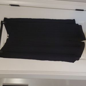Lades size 1X pleated culotte skirt, no fading. Side zipper elastic back.
